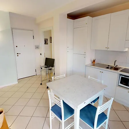 2p Avec Terrasse, Garage Privé, Proche Centre Et Plages De - Fr-1-196-210 *